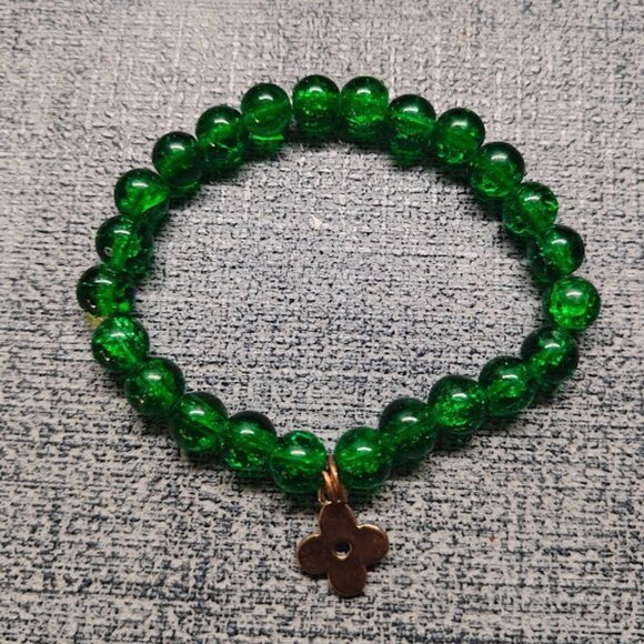 Karola & Co. Bracelet Women’s Medium Green Beaded Gold Flower Charm Boho Style - Picture 1 of 2